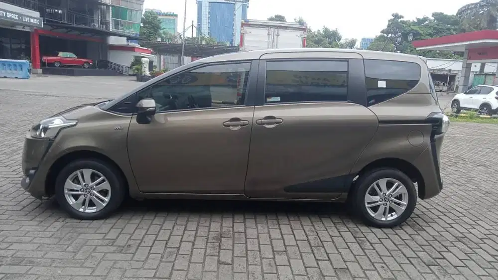 Dijual Toyota Sienta Coklat tahun 2016