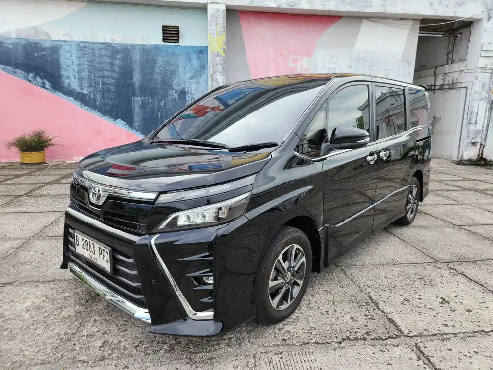 Toyota Voxy 2.0 2018 km 100rb an
