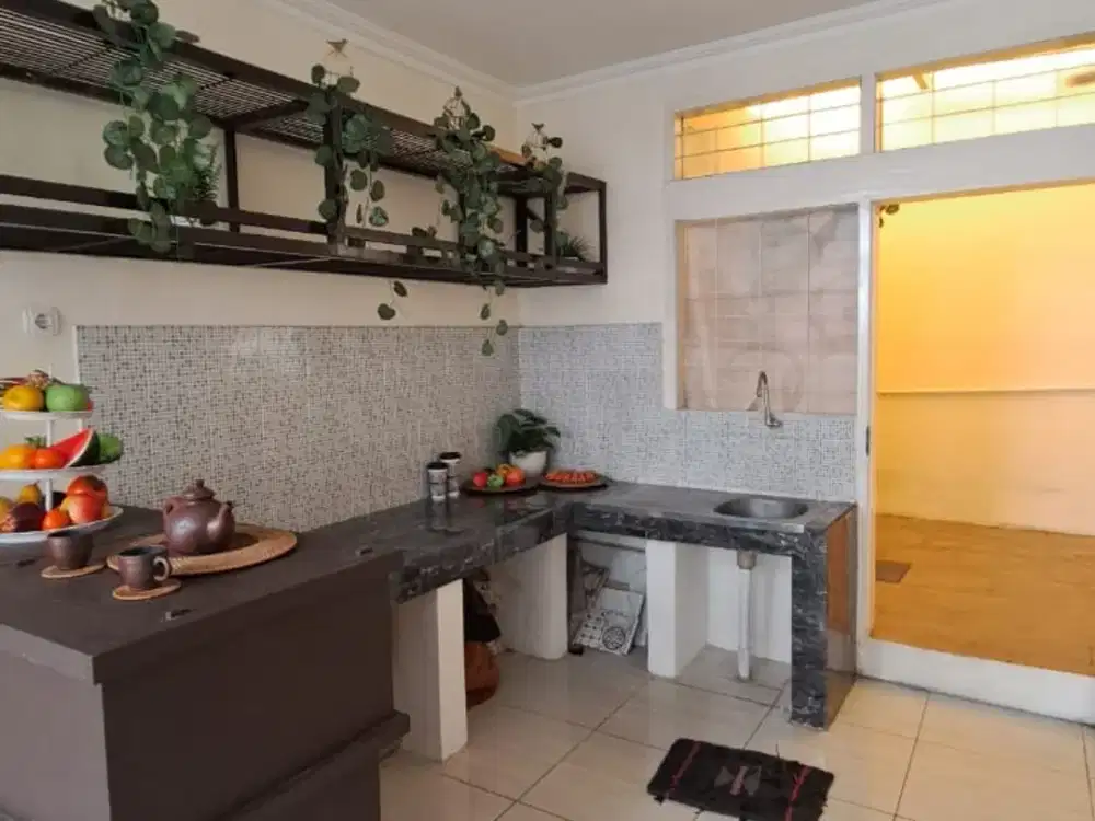 DIJUAL/SEWA RUMAH CANTIK 2 Lantai SEMI FURNISHED; SIMPANG 5 BANDUNG -MDL