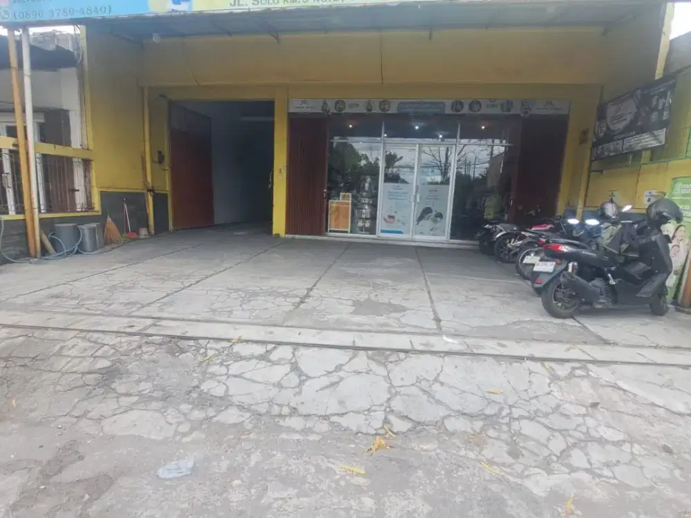 Disewakan Ruang Usaha Lokasi Dekat Pasar Sambilegi Maguwoharjo Depok Sleman.