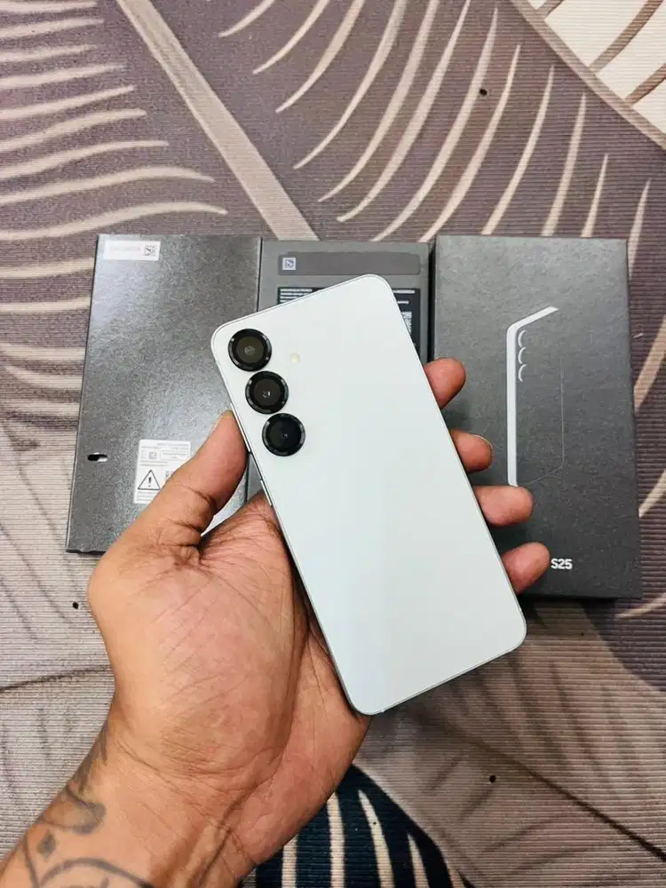 Samsung S25 5G 12/512GB sein resmi garansi on April 2026 Mint