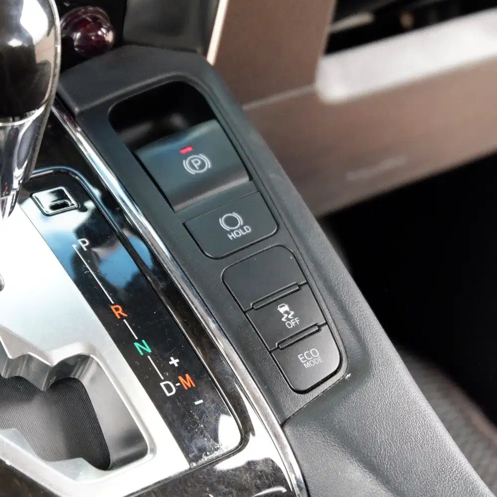 Vellfire 2.5 ZG Modellista Automatic CBU