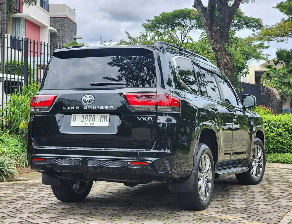 KM.7.RB ANTIK| LAND CRUISER VX-R 300 ATPM 2023 HITAM PERFECT!! VXR 300