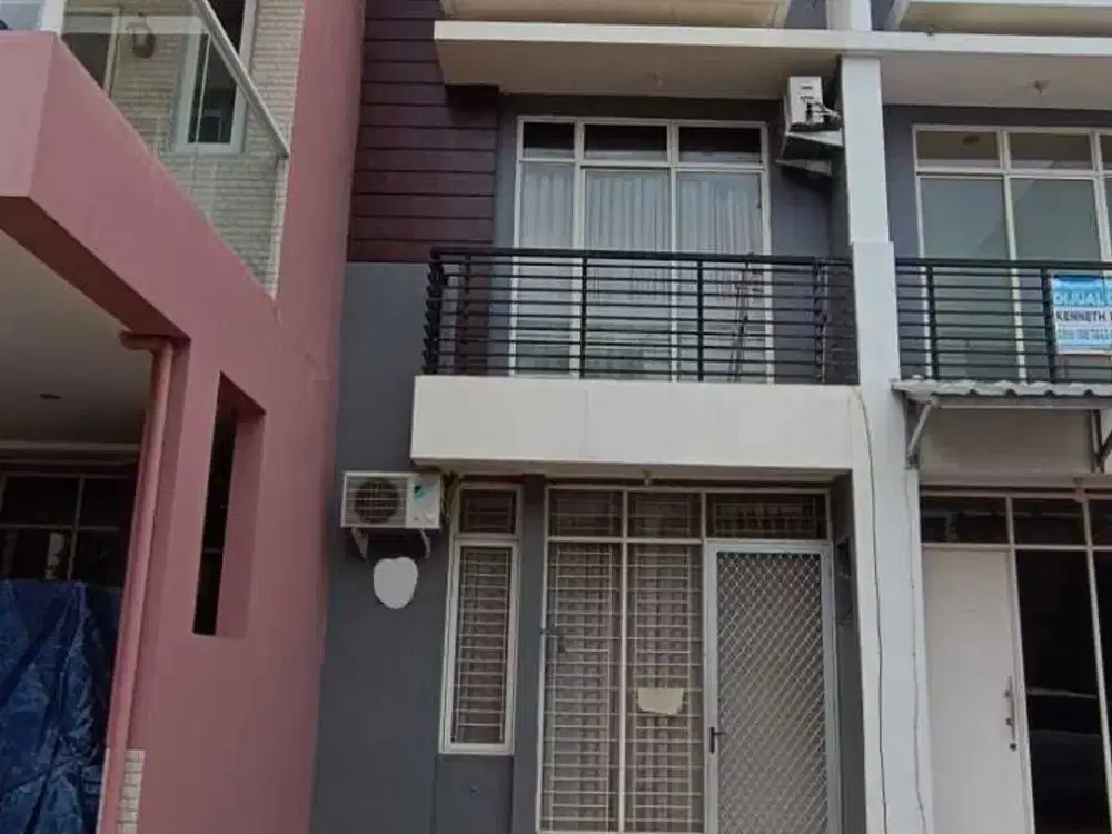 Rumah Katamaran Indah Boulevard Ukuran 4x11,5 Kosongan 3 Lantai