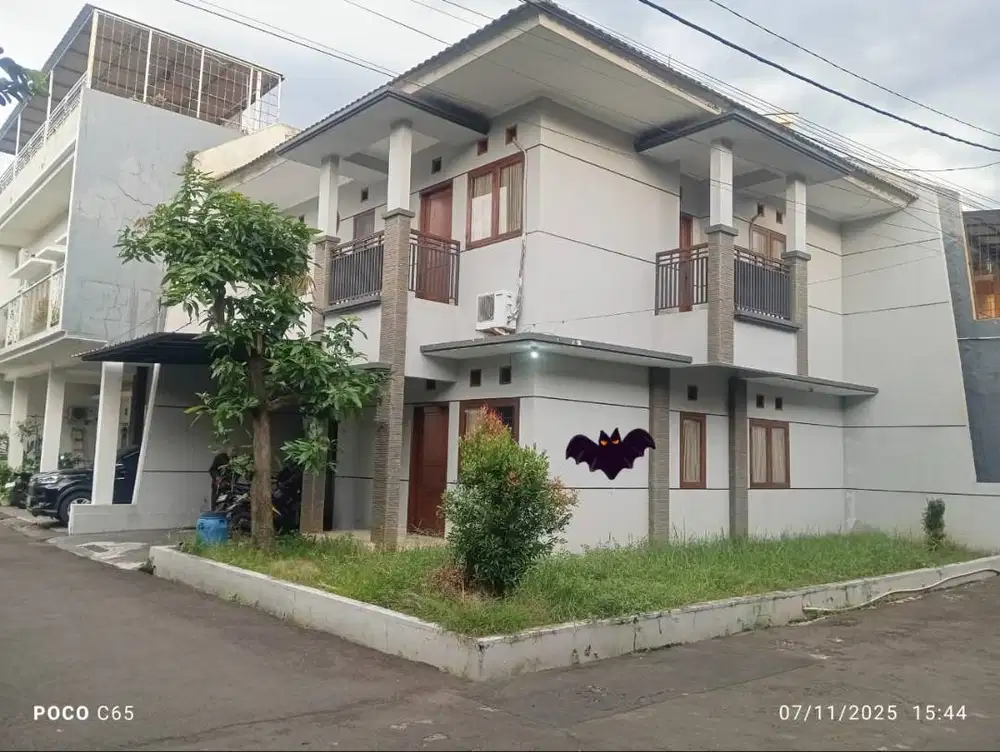 Rumah Hoek 2 Lantai Di Cluster Dekat Borma Margahayu Raya