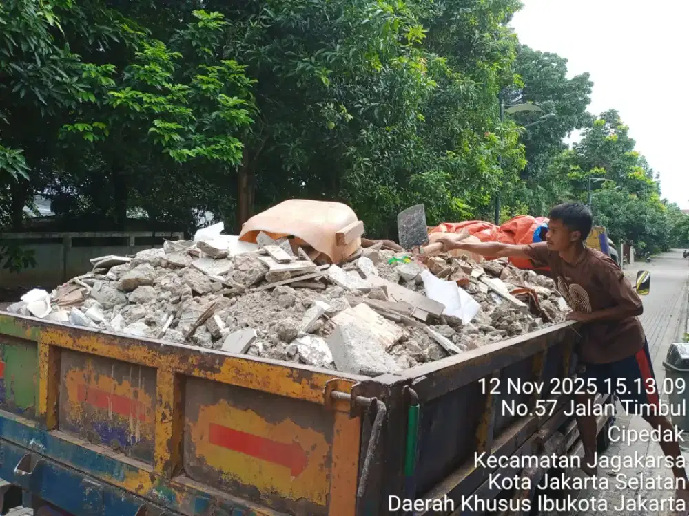 Jasa buang puing dan tanah