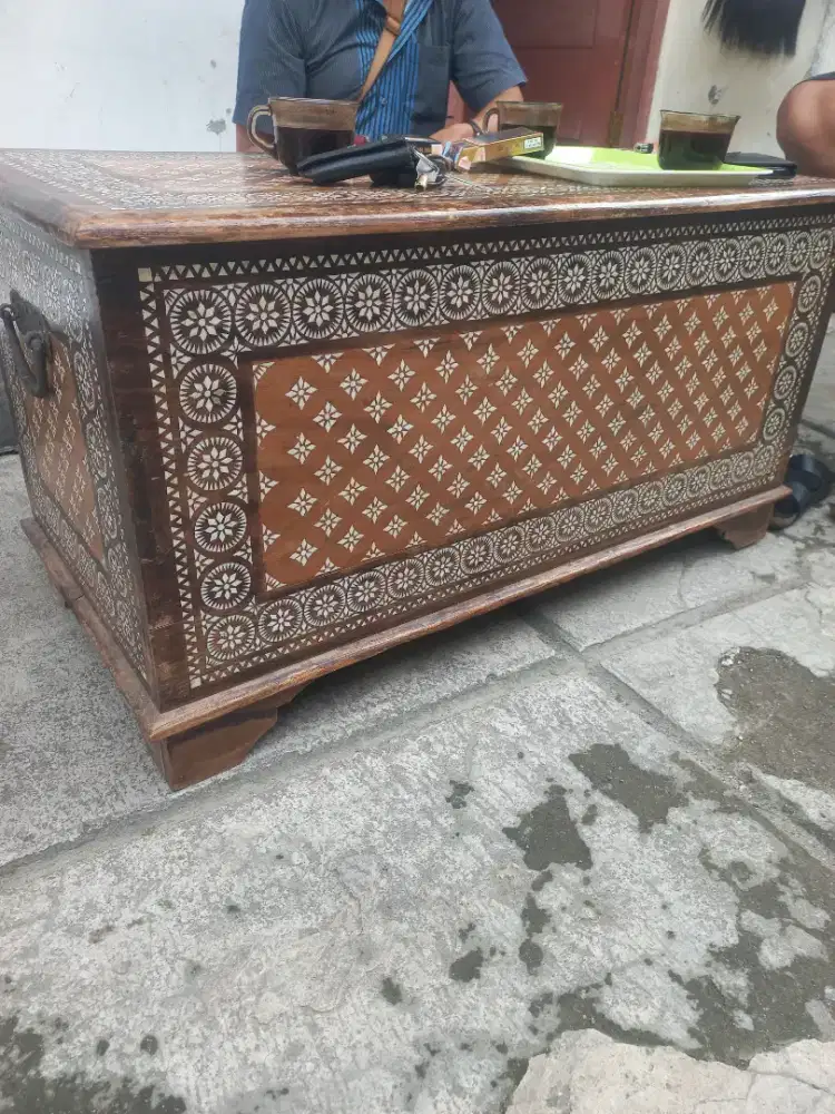 Peti kuno kayu suanci