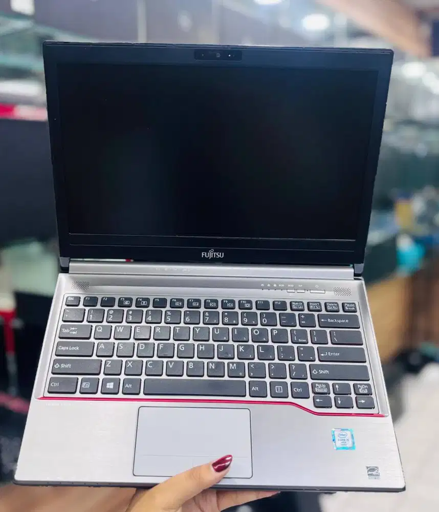 Laptop FUJITSU LifeBook E746 Core i5 Gen6 Ram 8GB 14inc Last Stok N-DC
