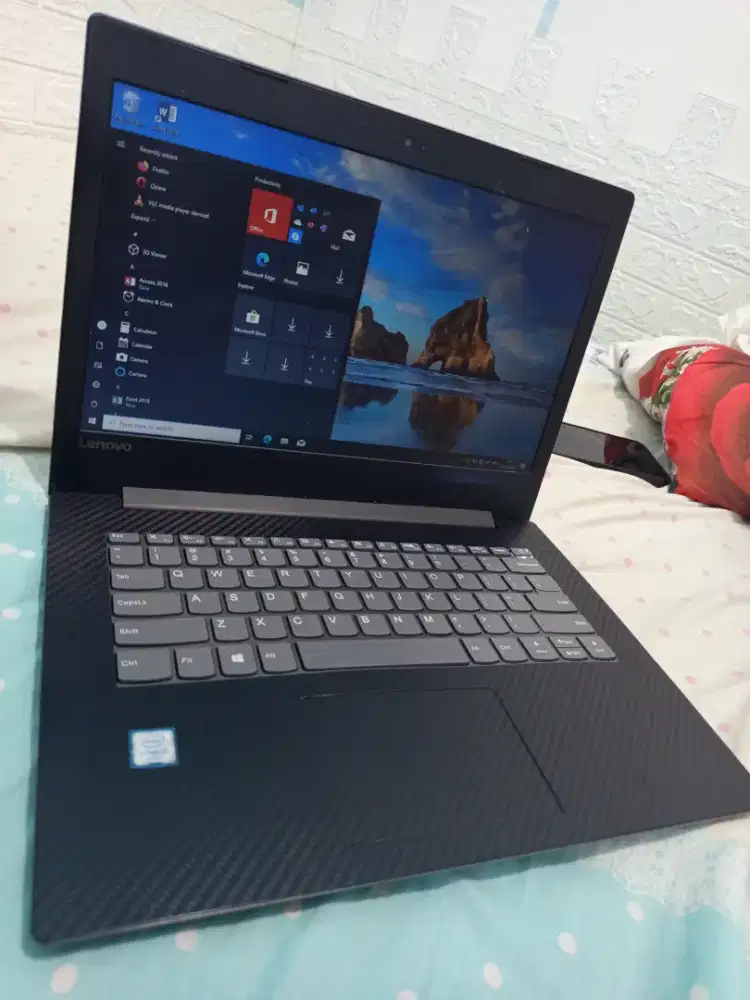 laptop Lenovo 320 Core i3. Ram 8gb/SSD . Body slim