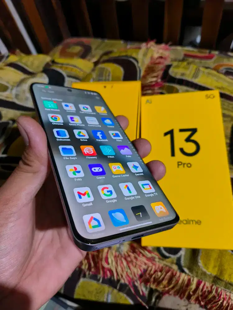 Realme 13 Pro 5G 12/256gb istimewa layar curved garansi panjang