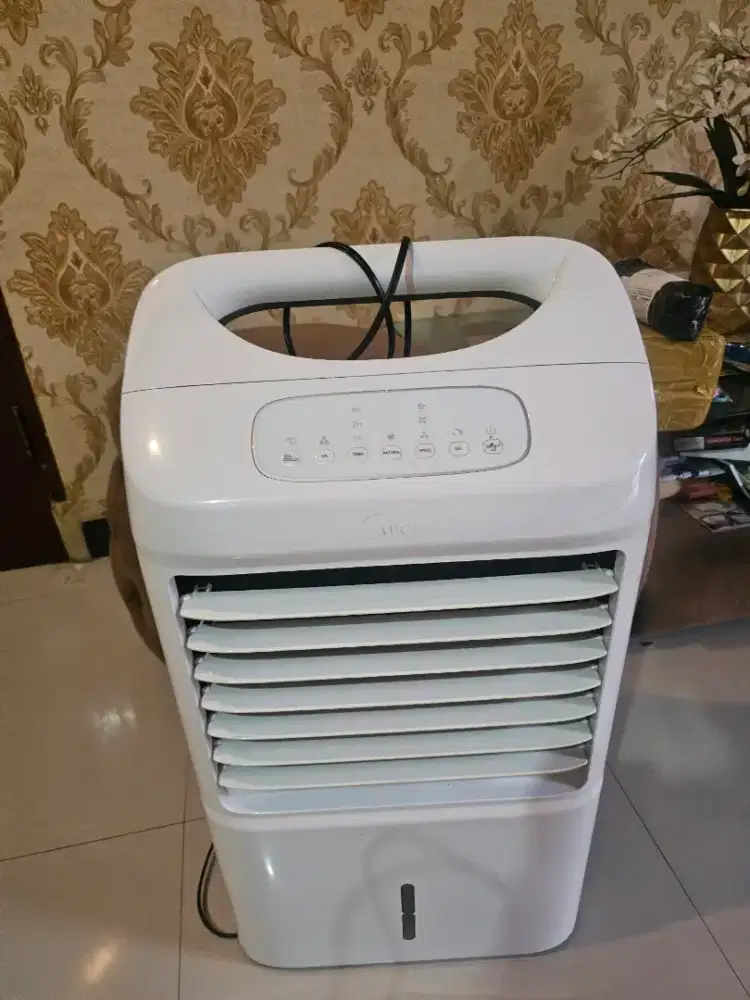 Di jual air coller merk midea