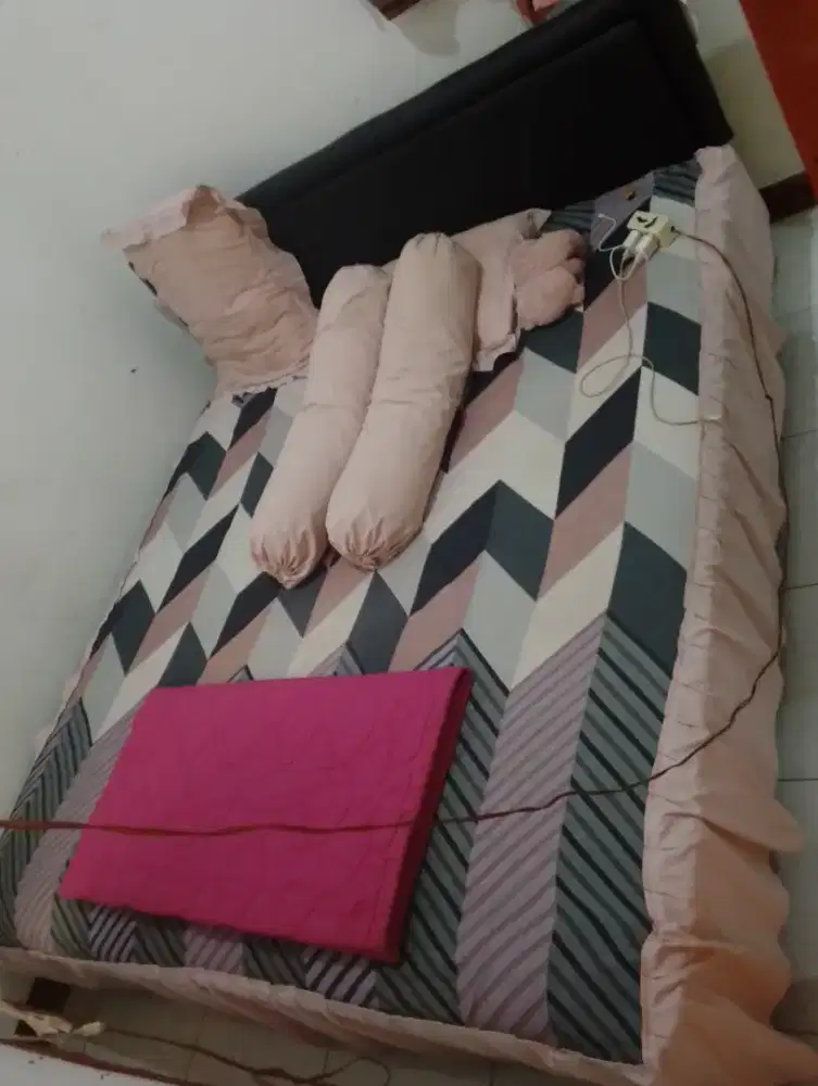 Edisi mau pindahan,jual ranjang masih bagus bgt!!!