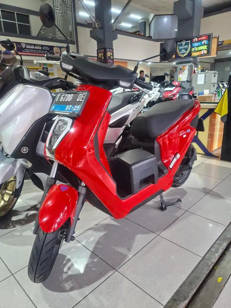 Motor Listrik - EM1 e Plus Charger - Hub. Sri Sanjaya Motor