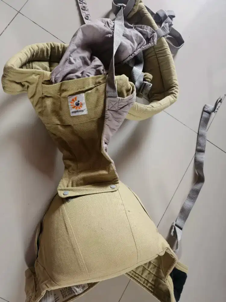 Di jual gendongan bayi merk ergobaby msh bagus