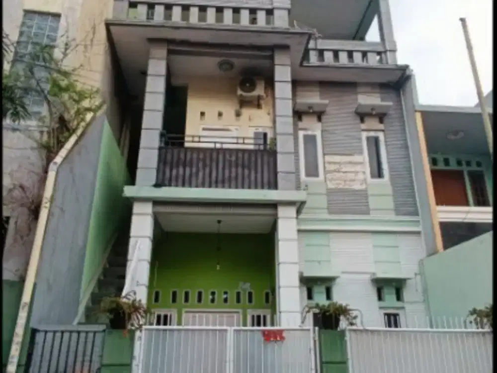 Rumah Kost 3 Lantai dijual Murah Otista, Jakarta Timur dekat tol Tanjung Priuk