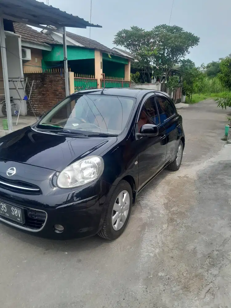 Nissan March 2011 Bensin