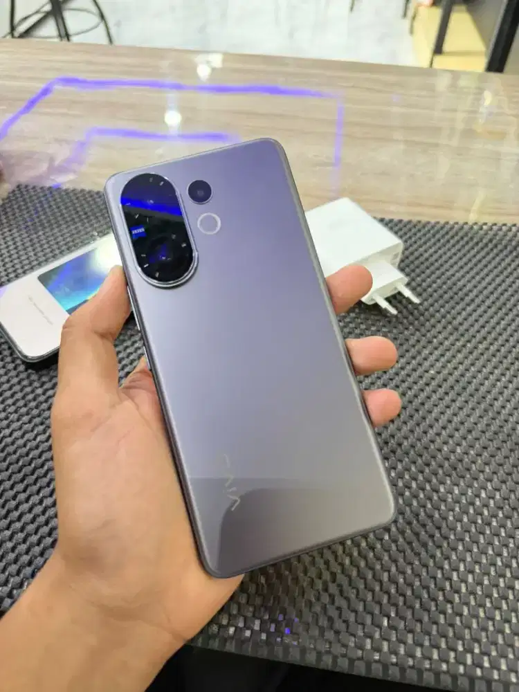 Vivo v60 Ram 8/256 like new