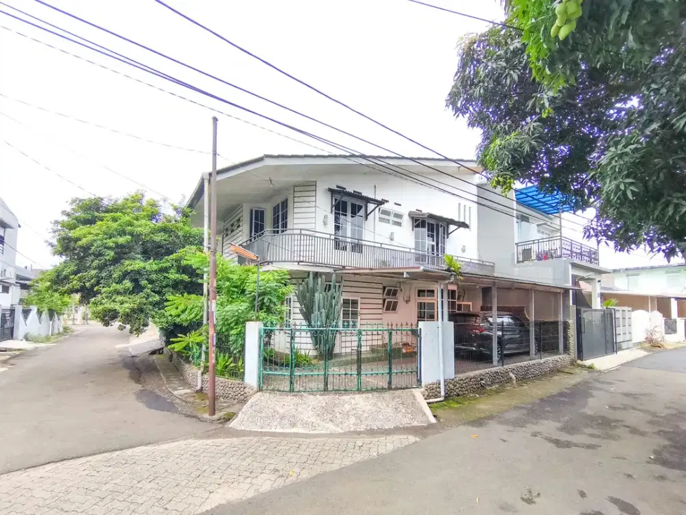 Rumah Luas Hook 8 Menit ke Gerbang Tol Serpong 2 Dibantu KPR J-31174