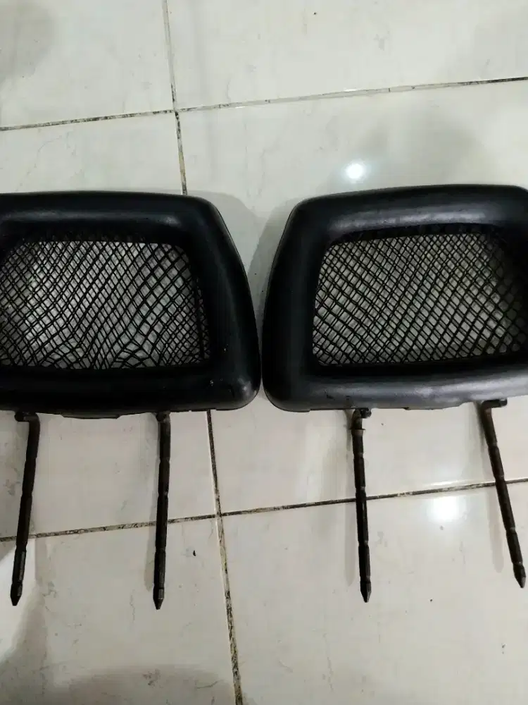 DIJUAL sandaran kepala mobil cocok utk mobil retro kondisi msh mulus