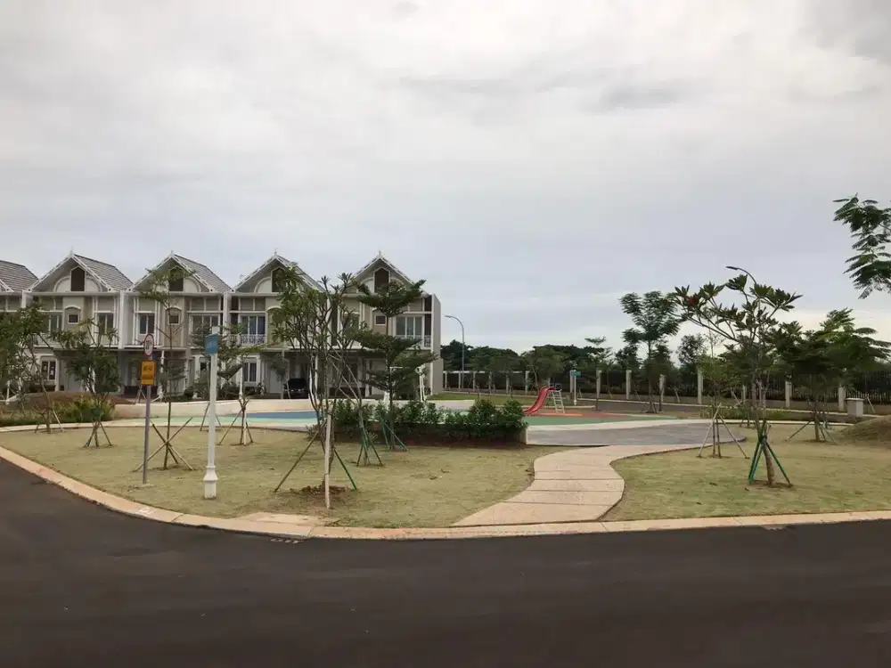 Rumah 2lt Hadap Selatan Depan Taman Cluster South Thames, Jgc