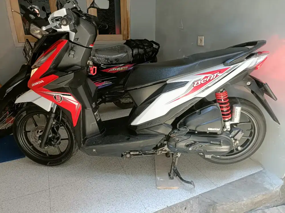 Honda Beat ECO merah putih