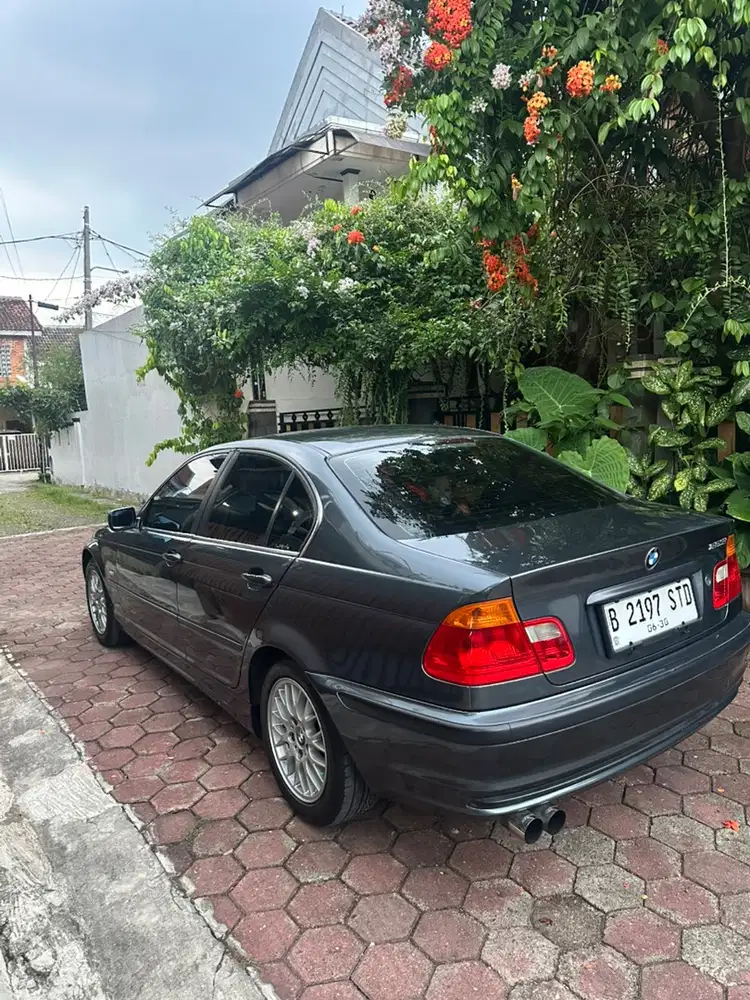 BMW 325i 2001 Bensin