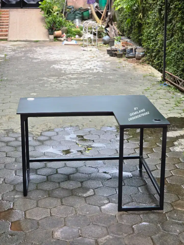 Meja kantor industrial