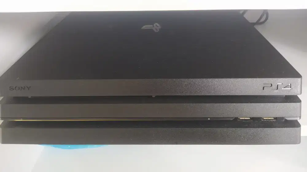 Dijual PS 4 masih lengkap kondisi 90% mulus