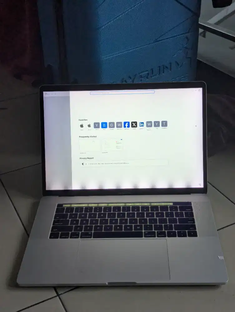 Macbook Pro 2016 i7 16/512gb (minus)