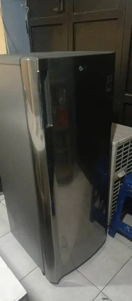 Unit freezer type 6 rak merk LG dingin bagus bergaransi