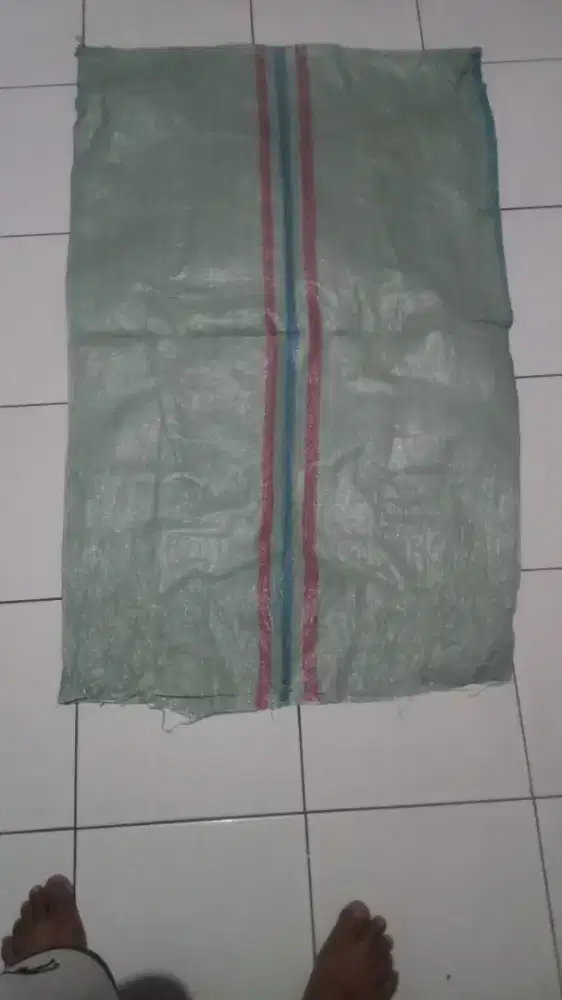 Karung bekas ukuran 75 x 115 Cm