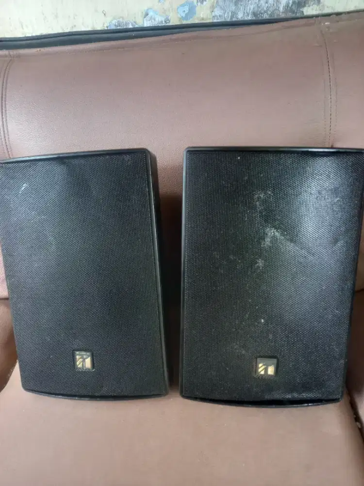 Speker dinding suara normal sepasang merek TOA