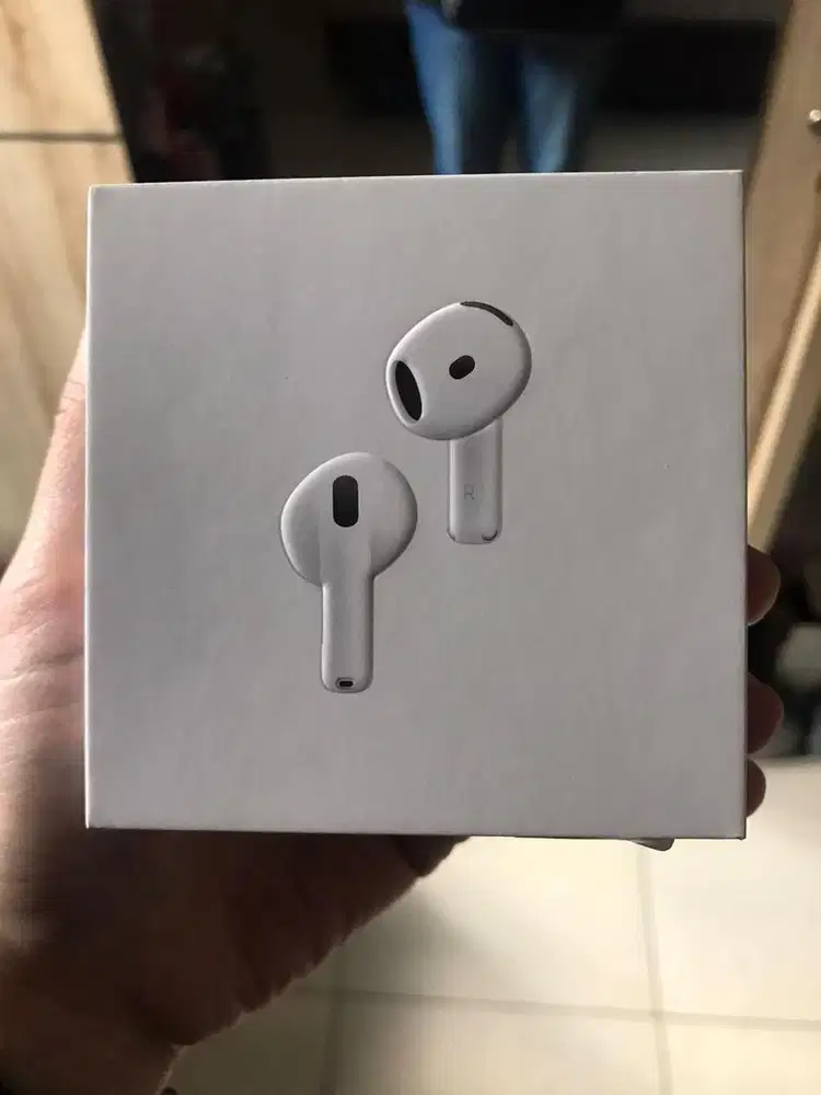 Airpods 4 with Active Noise Cancellation