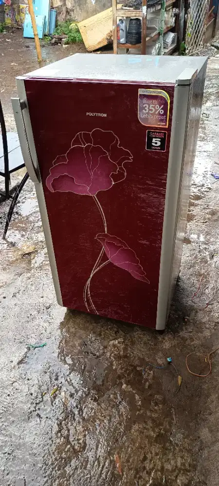 Kulkas Polytron mulus