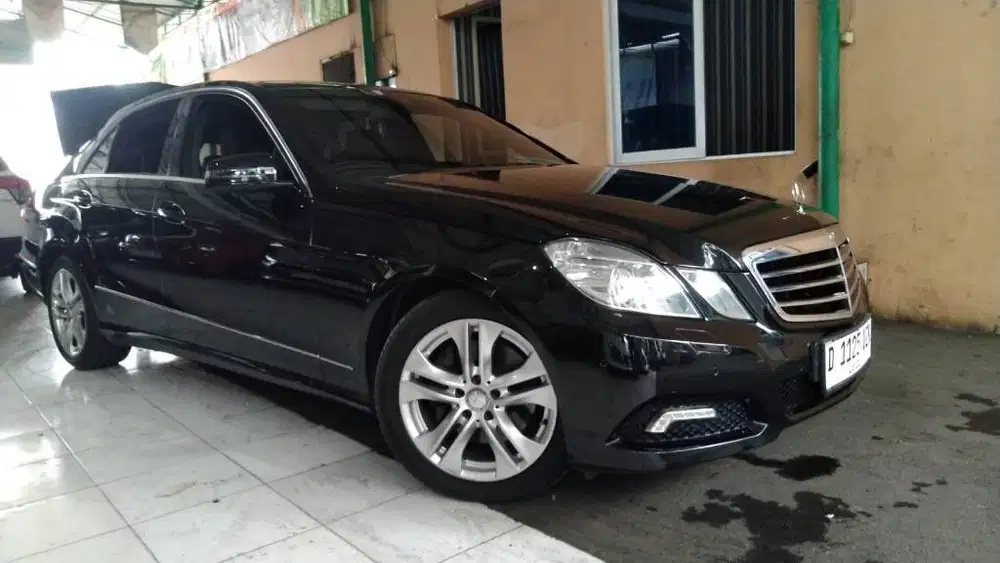 Mercedez Benz E300 AVANTGARDE AT 2010 Top condition