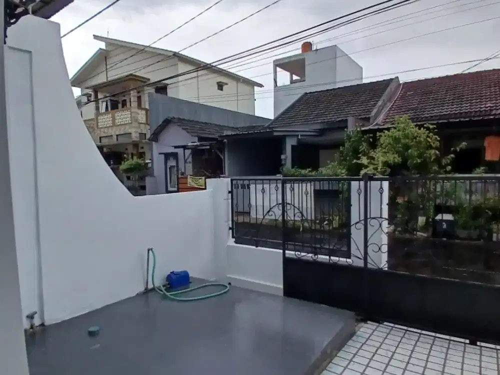 DIJUAL RUMAH BAGUS 2 LANTAI SIAP HUNI HARGA MURAH SENTUL CITY SG116