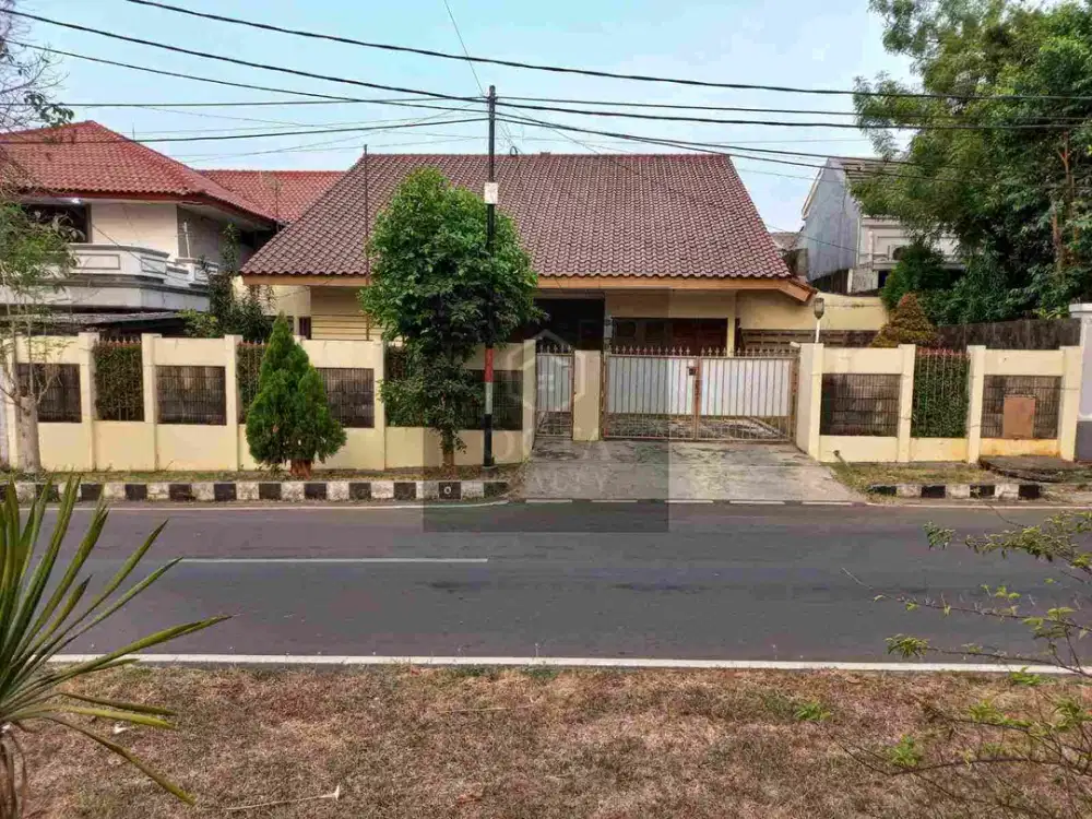 Di Jual Rumah Luas dan Strategis di komplek Billy moon Jakarta Timur