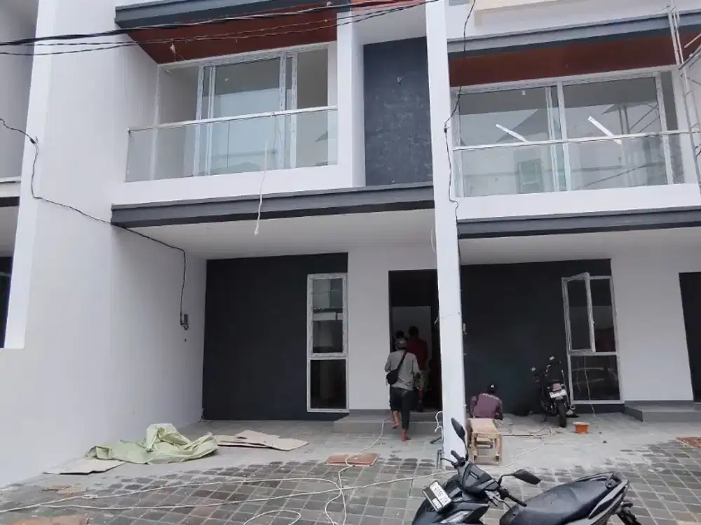 Rumah Baru 3 Lantai di Taman Surya 5 Desainnya Cakep