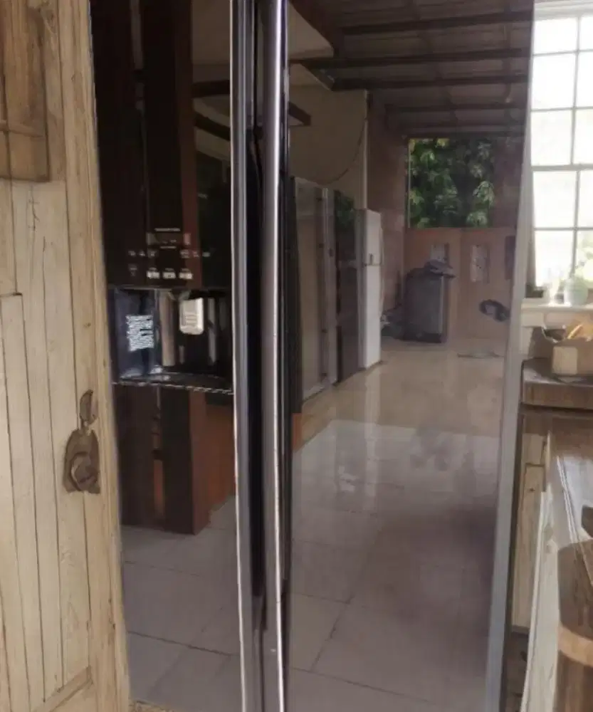 Kulkas side by side inverter