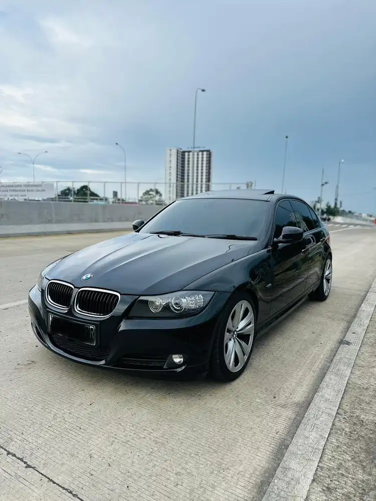BMW 325i 2010 Bensin