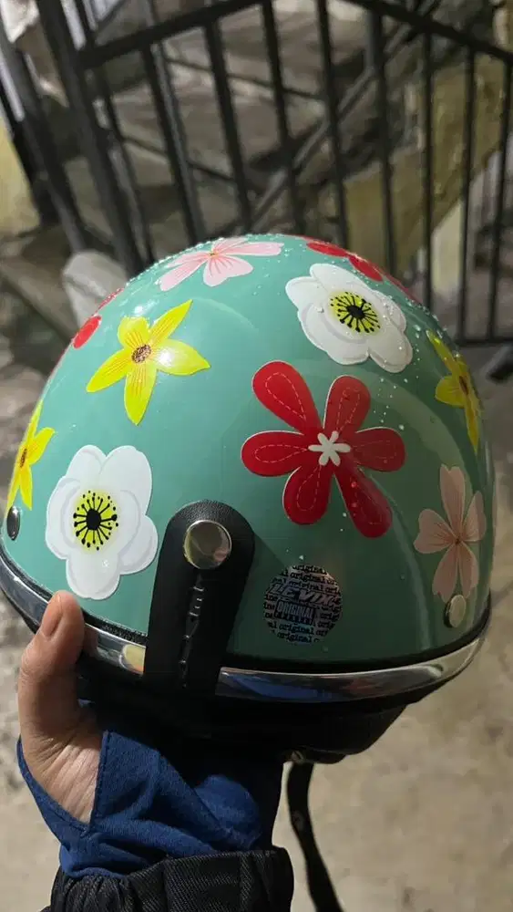 Helm chieps motif flower