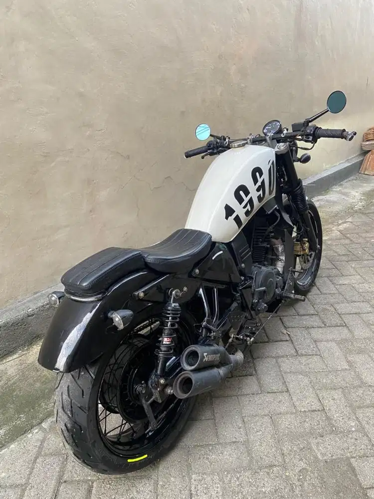 Bismillah.. DIJUAL MOTOR BOBBER CUSTOM MESIN YAMAHA BYSON 2013