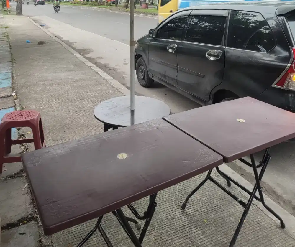 DIJUAL MEJA PELASTIK BEKAS