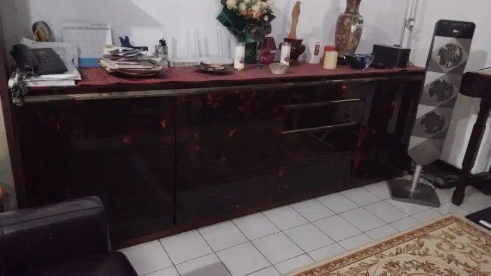 Dijual cepat Lemari buffet mewah