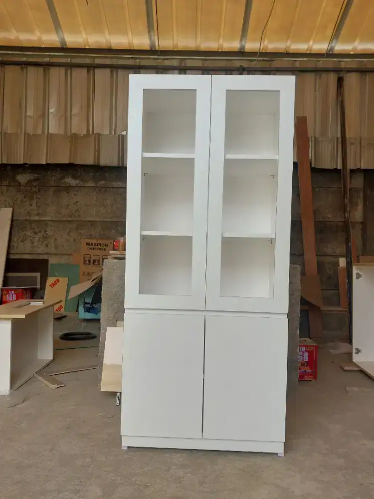 Lemari Tas Dan Sepatu