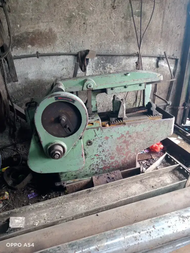 Mesin gergaji bekas