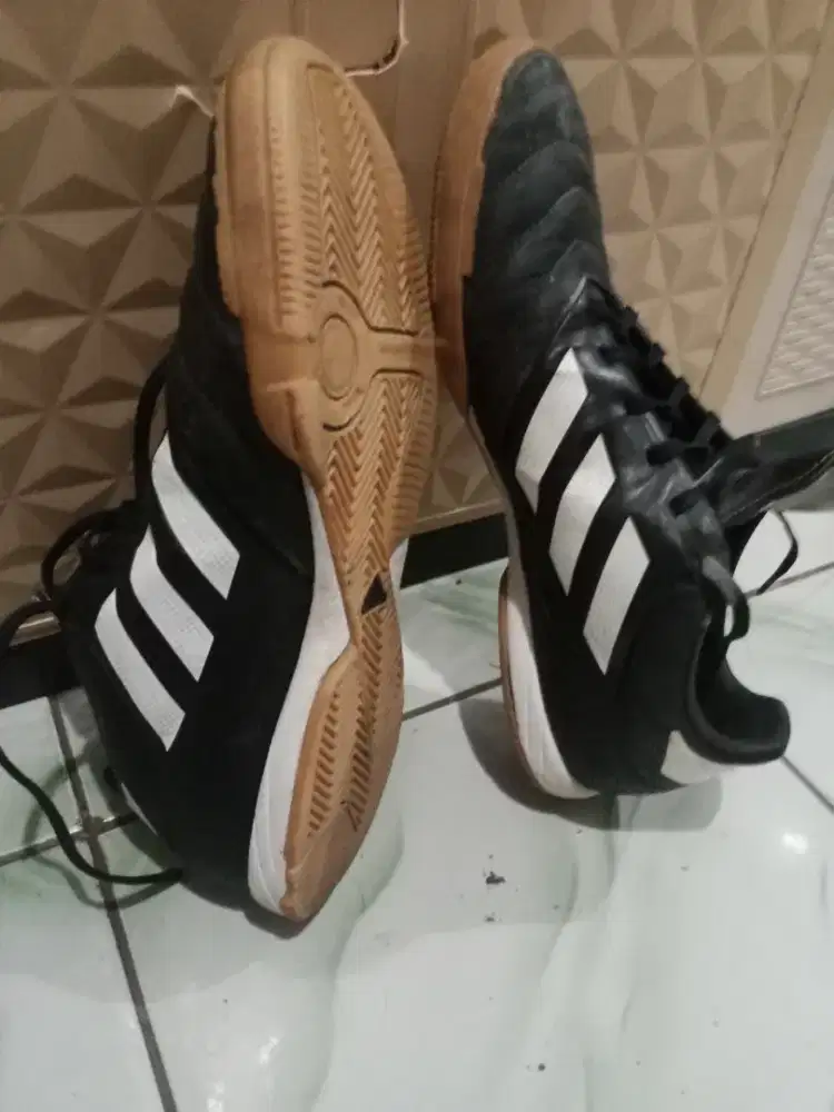 Sepatu futsal Adidas ori made in cambodia