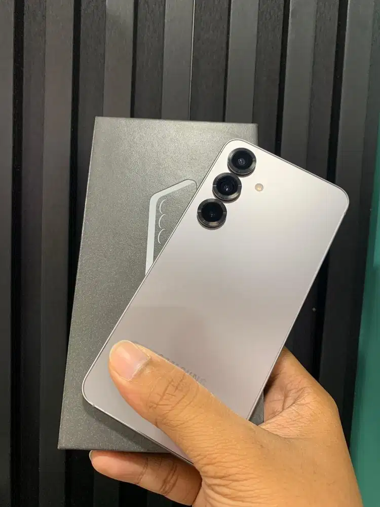 Samsung S25 12/512GB - Garansi SEIN (Juli 2026)