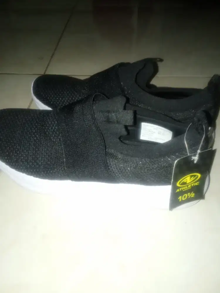 Sepatu/ sneakers pria