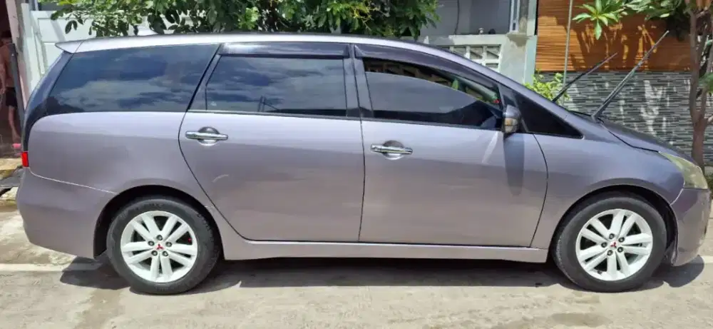 Mitsubishi Grandis 2005 Bensin